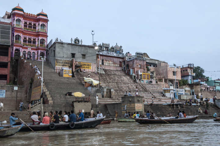 16 - India - Varanasi - rio Ganges - ghat